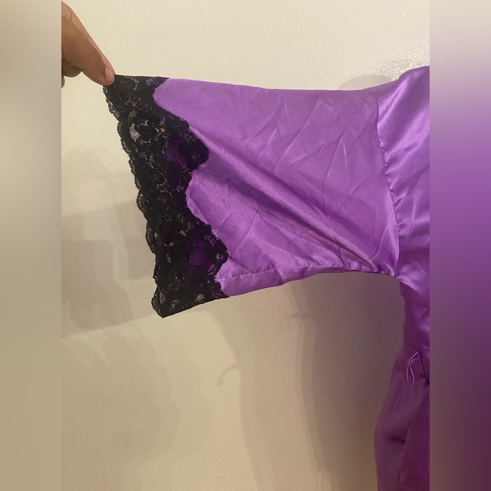 Robe - Picture 3 of 4